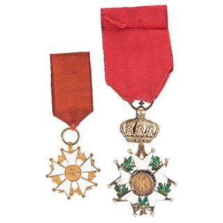 Medal of Legion of Honor / Order of Merit. Gold-colored silver and enamel / gold-colored bronze and enamel. Pieces: 2.