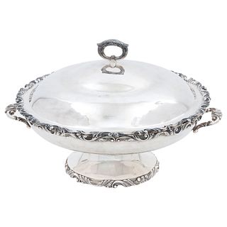 Tureen with Lid. Mexico. 20th Century. Sterling Silver. Design with chiseled edges and vegetable motif.