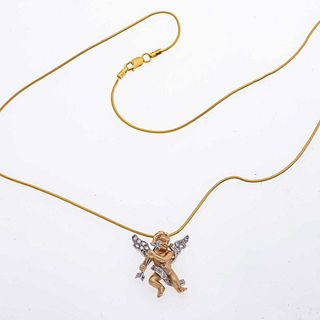 Collar y pendiente de angel con diamantes en oro amarillo de 14k. 20 diamantes corte 8 x 8. Peso: 9.8 g.