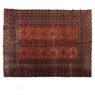 Tapete. Pakistán. SXX. Estilo Boukhara. Anudado a mano en fibras de lana y algodón. Decorado con elementos geométricos. 173 x 127 cm