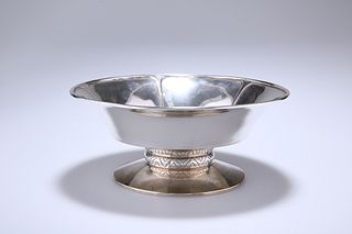 A SILVER BOWL, A.E. JONES, BIRMINGHAM 1959, the interior with tapering stra