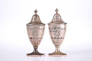 A PAIR OF GEORGE V SILVER PEPPERETTES, LONDON 1925 AND 1926, in the Adam Re