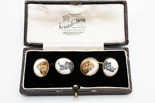A PAIR OF REVERSE CARVED CRYSTAL INTAGLIO CUFFLINKS, the oval plaque with r