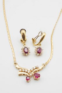 A RUBY AND DIAMOND PENDANT AND EARRING SET, the pendant with coiled design 