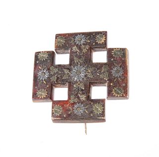 A 19TH CENTURY GOLD AND SILVER INLAID TORTOISESHELL MALTESE CROSS BROOCH, d