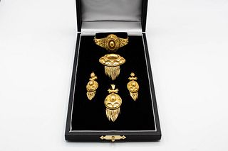 A MID VICTORIAN DEMI PARURE, comprising of locket pendant, locket brooch, e