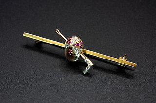 A DIAMOND AND RUBY SET BAR BROOCH, formed as a jockeys hat and riding crop 