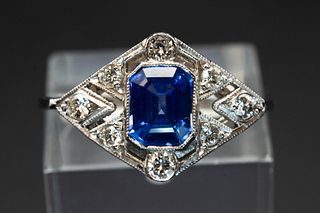 A SAPPHIRE AND DIAMOND PLATINUM RING, the tapering navette shaped mount set