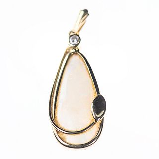 AN 18CT YELLOW GOLD OPAL AND DIAMOND PENDANT, the large tapering oval opal 