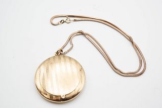 A 9CT YELLOW GOLD COMPACT PENDANT, the circular compact with machine turned