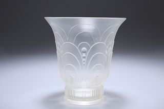 SABINO, PARIS
 AN ART DECO FROSTED AND MOULDED GLASS VASE, signed SABINO PA