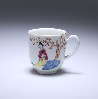 A WORCESTER MANDARIN COFFEE CUP, c. 1770, painted with a lady seated under 