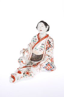 A JAPANESE IMARI FIGURE OF A BIJIN, 17TH/18TH CENTURY, modelled reclining i