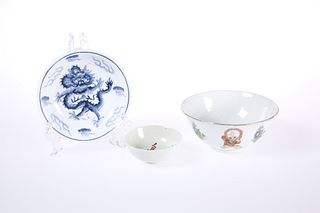 THREE CHINESE PORCELAIN BOWLS/DISHES, one blue decorated with a dragon. (3)