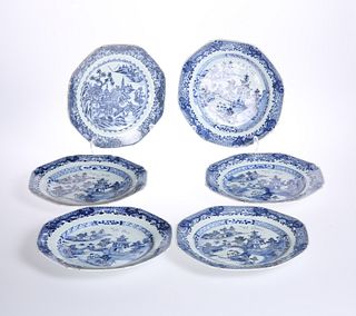 A MATCHED SET OF SIX CHINESE EXPORT BLUE AND WHITE PORCELAIN PLATES, c. 180