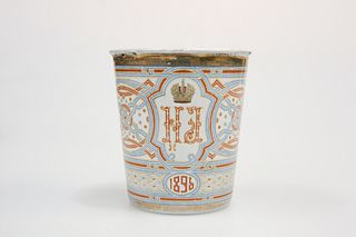 A RUSSIAN KHODYNKA "CUP OF SORROWS" 1896 COMMEMORATIVE BEAKER, in gilt and 