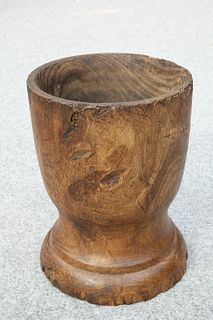A LARGE SYCAMORE MORTAR, 17TH/18TH CENTURY. 38cm