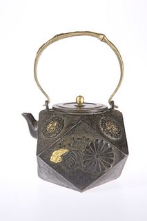 A JAPANESE FACETED TETSUBIN (IRON KETTLE), MEIJI PERIOD, highlighted with g