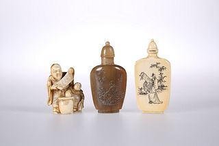 AN EARLY 20TH CENTURY CHINESE IVORY SNUFF BOTTLE, together with A JAPANESE 