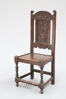 AN OAK PANEL-BACK CHAIR, LATE 17TH/EARLY 18TH CENTURY, the arched crest car