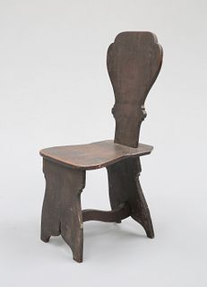 AN OAK HALL CHAIR OF SGABELLO TYPE, 19TH CENTURY, the shaped back leading d