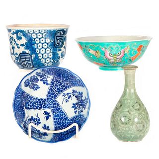 Four pieces of Chinese porcelain.