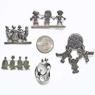 GROUP OF 5 925 SILVER PENDANT PINS, GROUPS OF PEOPLE