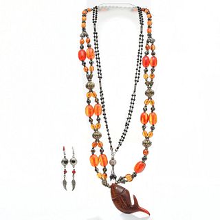 AMBER AND ONYX NATURALISTIC BEADED JEWELRY SET