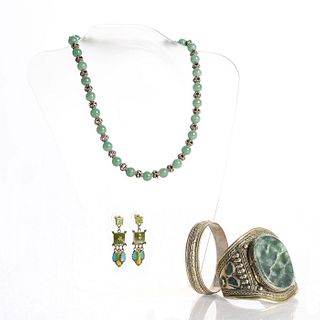 ANTIQUE INDIAN GREEN MARBLE COLORED JEWELRY SET