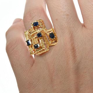 18 KARAT GOLD SECTIONED RING WITH SAPPHIRES