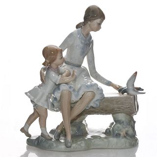 LLADRO NAO FIGURINE, MOTHER AND CHILD ON BENCH WITH BIRDS