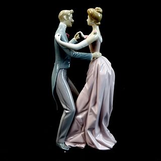 Lladro Porcelain Figurine "Anniversary Waltz"