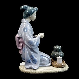 Lladro Porcelain Tea Ceremony Figurine