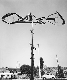 Ugo Mulas (1928-1973)  - Spoleto, "Il dono di Icaro" by Beverly Pepper, 1962