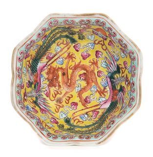 Chinese Famile Verte Qianlong Bowl with Dragon