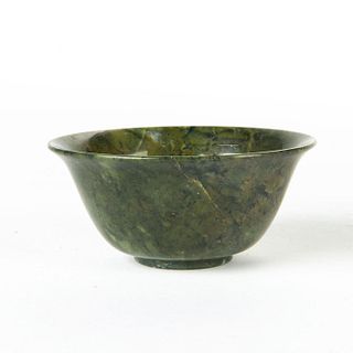SMALL 19TH CENTURY QING DYNASTY CHINESE JADE BOWL