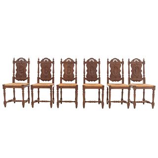 Lote de 6 sillas. Francia. Siglo XX. Estilo Bretón. En talla de madera de nogal. Con respaldos semiabiertos y asientos de palma.