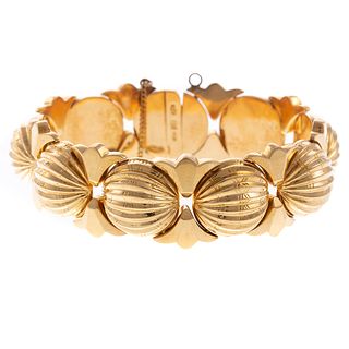 A Wide Fluted Dome Bracelet in 18K Yellow Gold