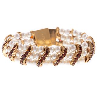 A Pearl & Garnet Bracelet in 14K Yellow Gold