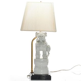 ALLEGORICAL CERAMIC CHINESE GUARDIAN LION SCULPTURAL LAMP