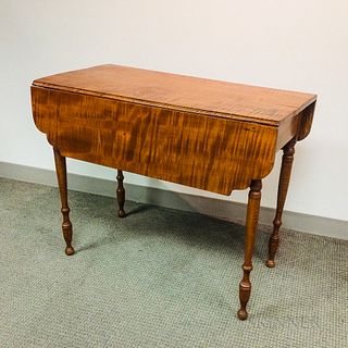 Late Federal Tiger Maple Drop-leaf Table