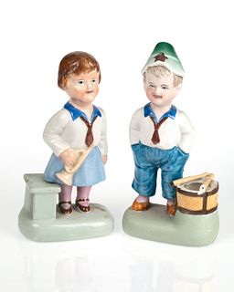 A PAIR OF SOVIET PORCELAIN FIGURINES OF PIONEERS WITH INSTRUMENTS, GORODNITSKY PORCELAIN FACTORY, GORODNITSA, 1930S