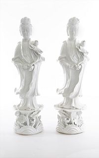 A PAIR OF CHINESE DEHUA-STYLE PORCELAIN FIGURES OF GUANYINS, 20TH CENTURY