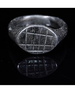 EARLY CHRISTIAN SILVER RING WITH NET PATTERN
