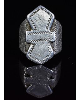 MEDIEVAL SILVER RING WITH SHIELD SHAPED BEZEL