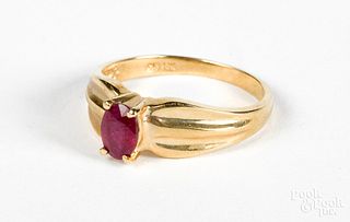 14K gold and ruby ring
