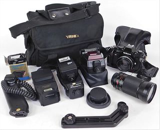 Nikon N2000 35mm SLR Camera with Bag