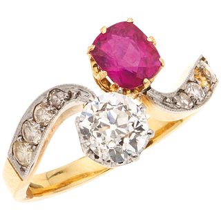 DIAMONDS AND RUBY RING. 18K YELLOW GOLD AND SILVER