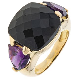 ONYX AND AMETHYSTS RING. 18K YELLOW GOLD