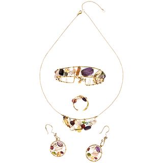 NECKLACE, BRACELET, RING AND EARRINGS SET WITH CULTURED PEARLS, AMETHYSTS, CITRINES, ROCK CRYSTALS, AQUAMARINES, RUBY AND PERIDOT. 18K YELLOW GOLD. TO
